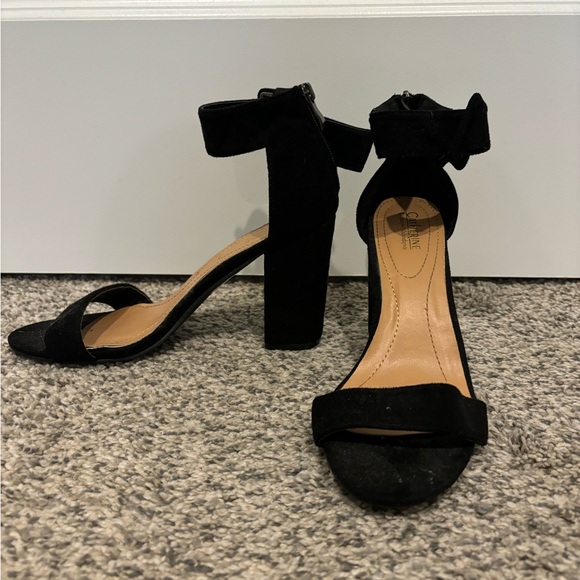 Black Heels with Buckle Strap - Picture 2 of 4